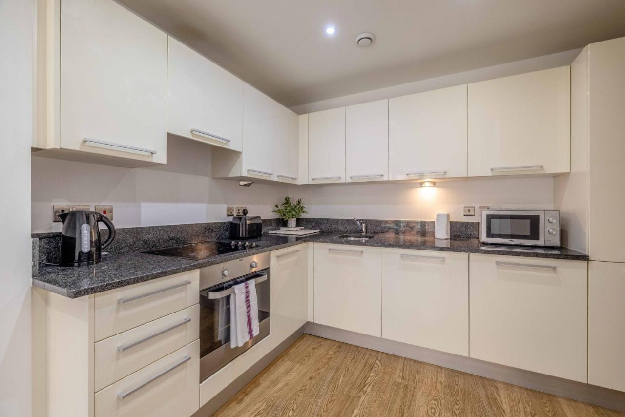 2 Bed At Slough Station & Parking - London In 20 Mins Apartment Exterior photo