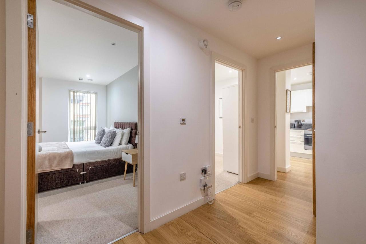 2 Bed At Slough Station & Parking - London In 20 Mins Apartment Exterior photo