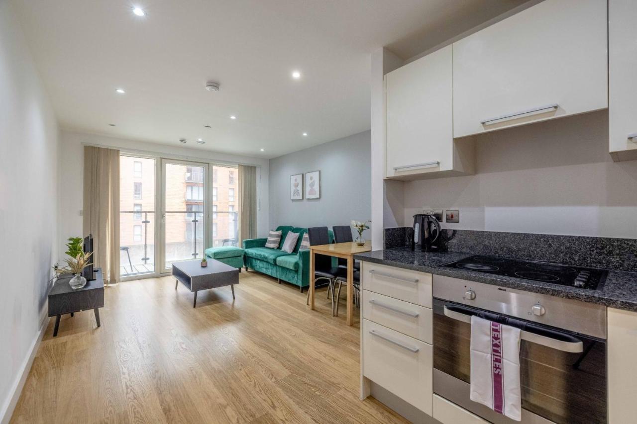 2 Bed At Slough Station & Parking - London In 20 Mins Apartment Exterior photo